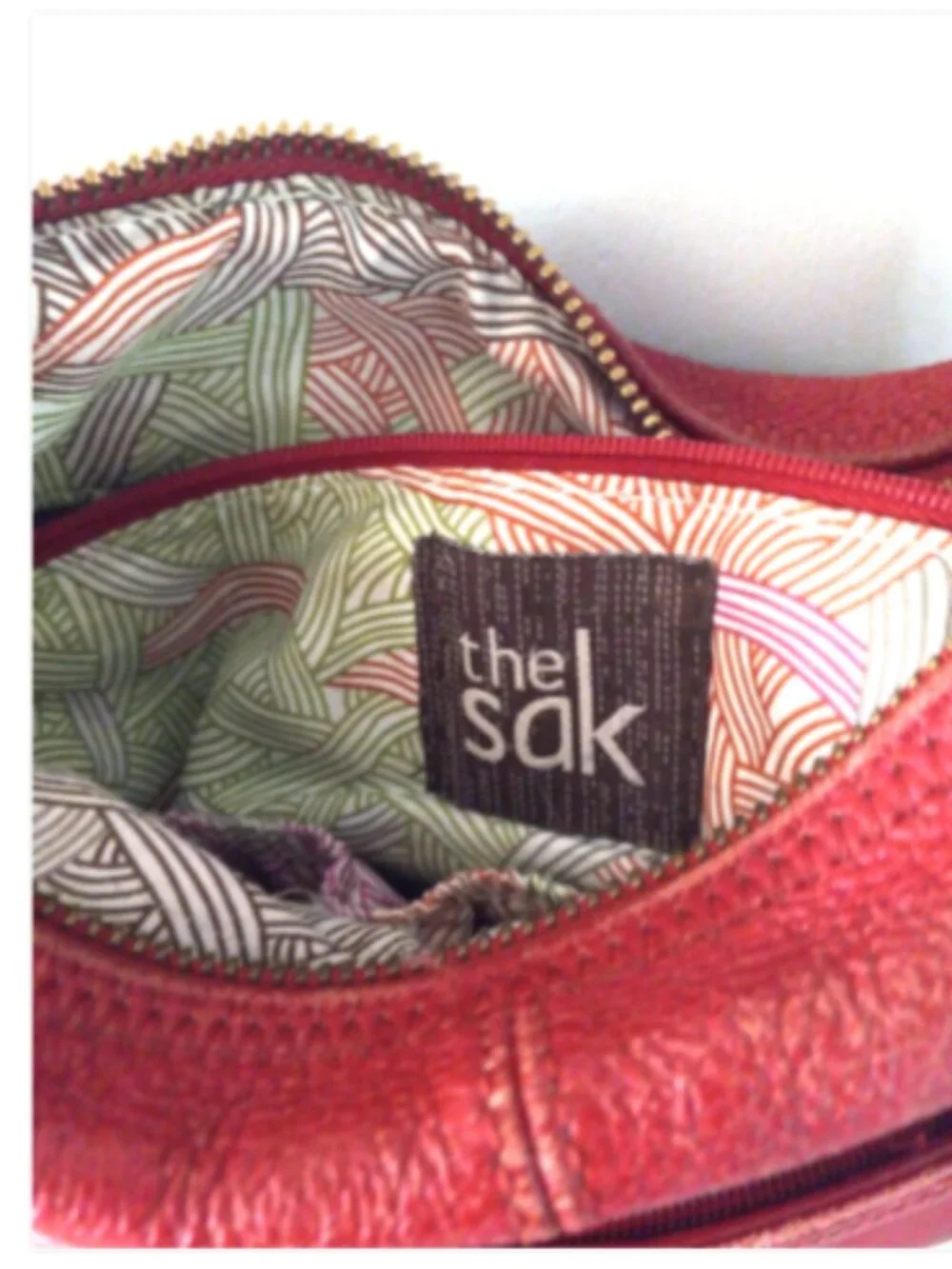 The Sak Iris Red Pebbled Leather Crossbody Bag Messenger Zip Pockets EUC